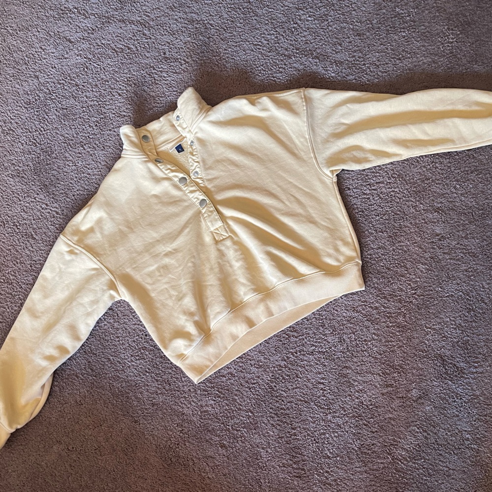 Yellow cropped quarter button up